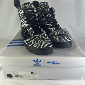 RARE VNDS ADIDAS ZEBRA SIZE 13. Don’t hesitate with questions; open to offers.